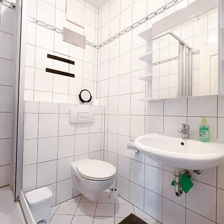 Gemutliche Altbauwohnung Mit Ausblick Und Netflix Апартаменты *