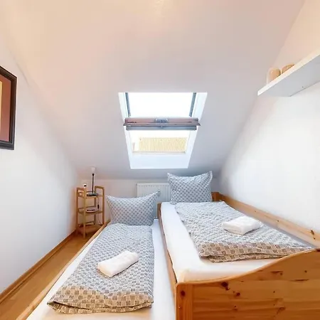 Gemutliche Altbauwohnung Mit Ausblick Und Netflix Апартаменты *