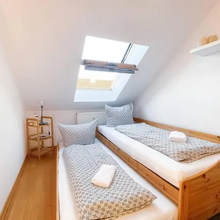 Апартаменты Gemutliche Altbauwohnung Mit Ausblick Und Netflix Лейпциг