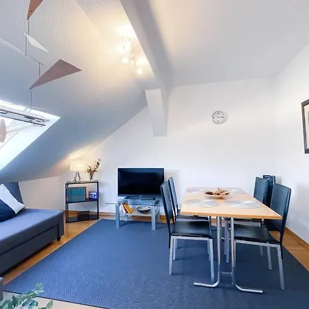 Gemutliche Altbauwohnung Mit Ausblick Und Netflix Апартаменты *